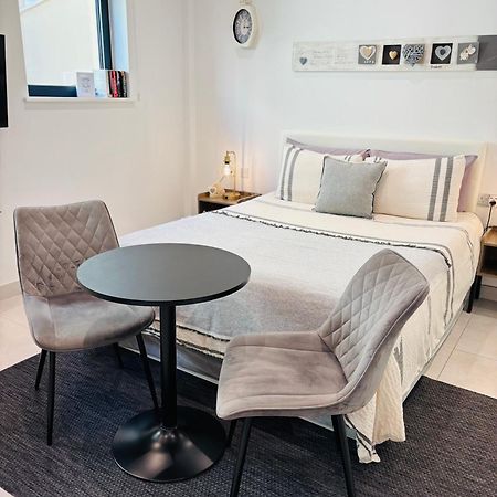 Gibraltar Central Suites Luaran gambar